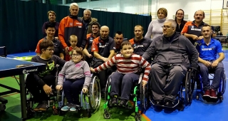 Dzieciaki na zajęciach tenisa stołowego w IKS Jezioro Tarnobrzeg
